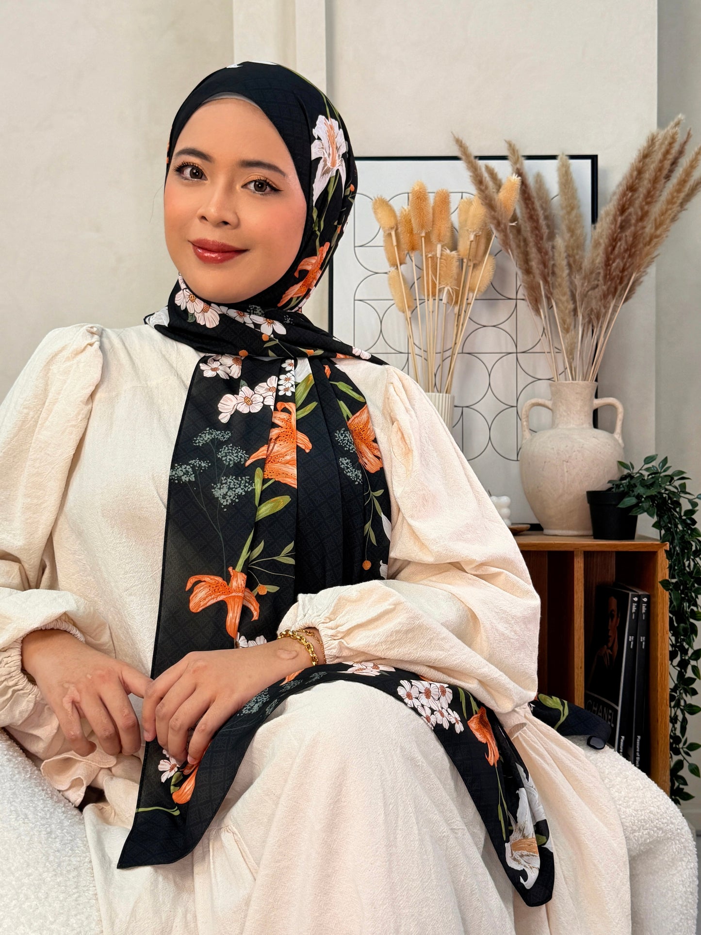 Taman Lily (Black)