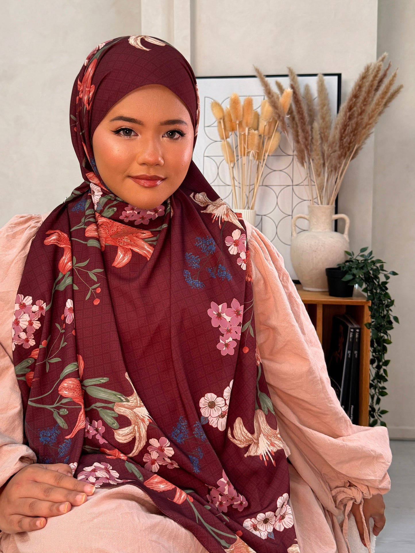 Taman Lily (Deep Burgundy)