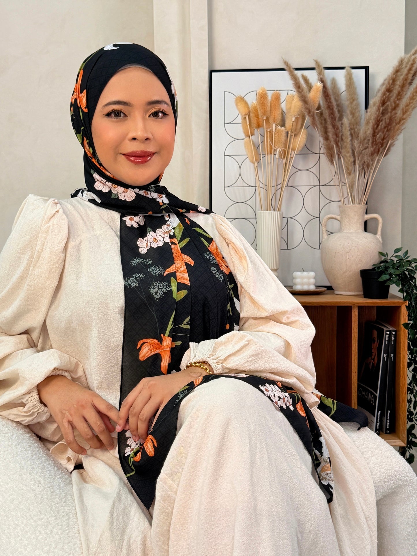 Taman Lily (Black)